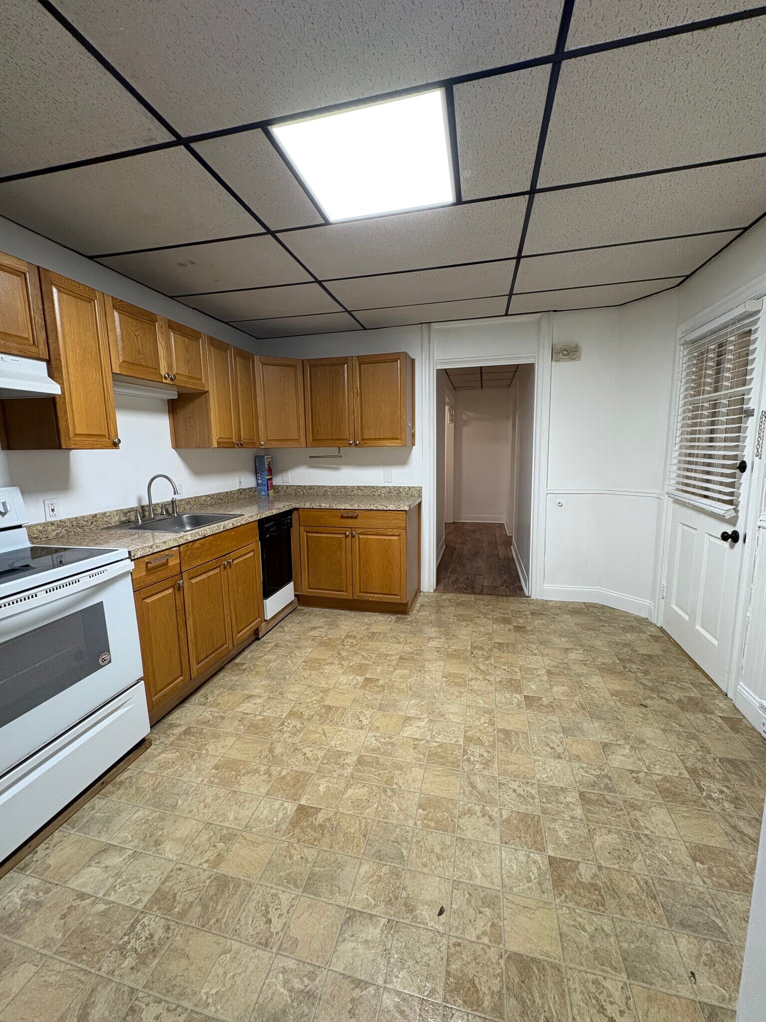 Building Photo - 2030 Hanover Ave