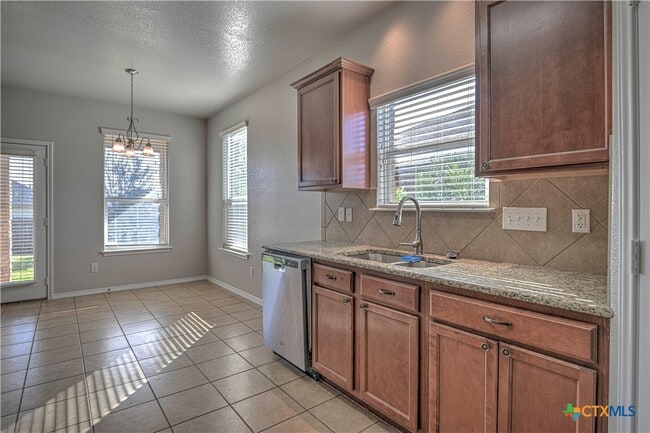 Building Photo - 1011 Sugar Brook Dr