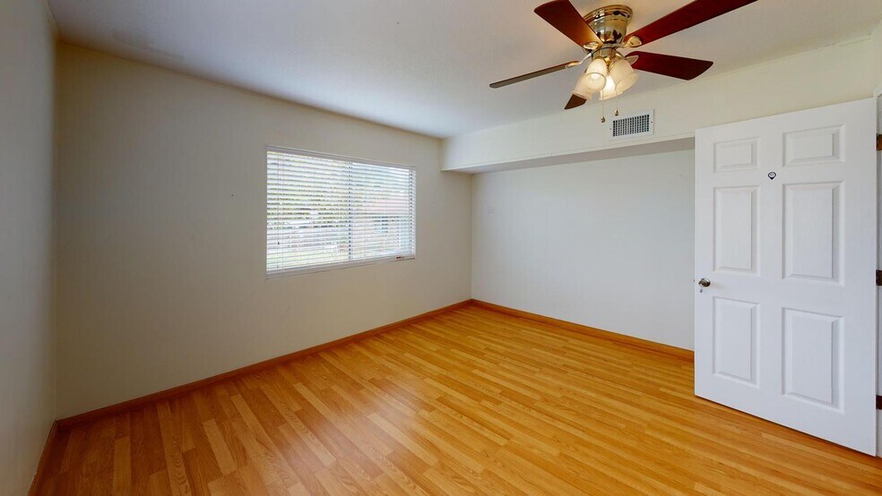 Building Photo - 8407 Deer Haven Dr