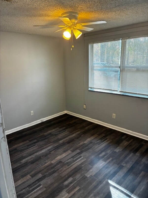 Building Photo - 1160 Comanche St