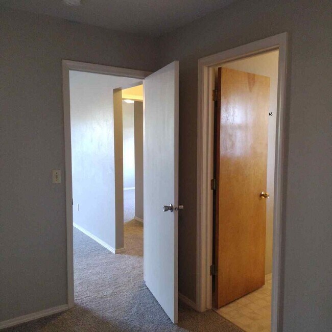 Building Photo - Mitchell Duplex