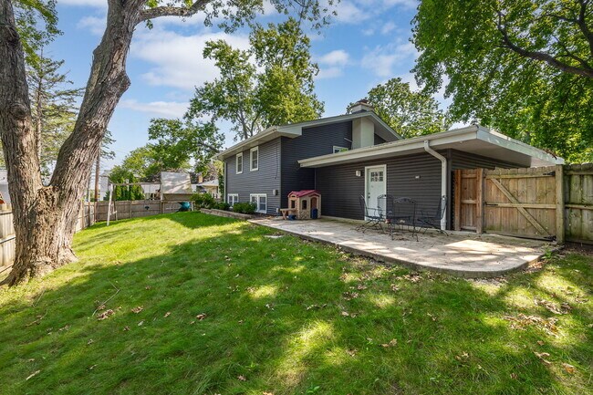 Building Photo - 1024 Catalpa Ln