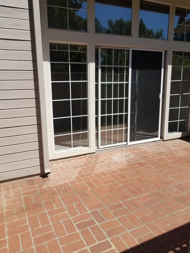 Building Photo - Highly Desirable Valley Club Circle Condo – Gated Napa Living