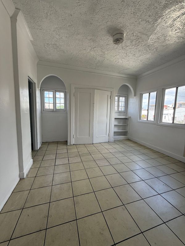 Building Photo - 116 S Mathews St