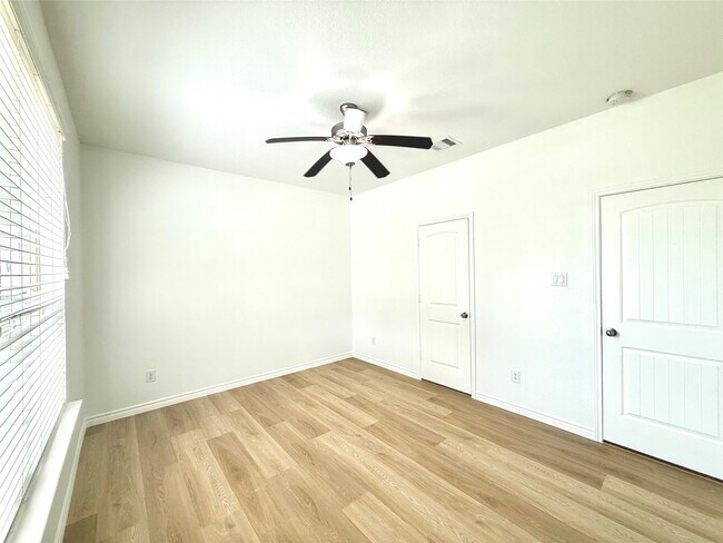 Building Photo - 23603 Legano Dr