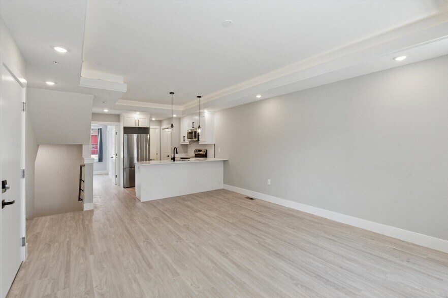 Primary Photo - 2401 N 2nd St