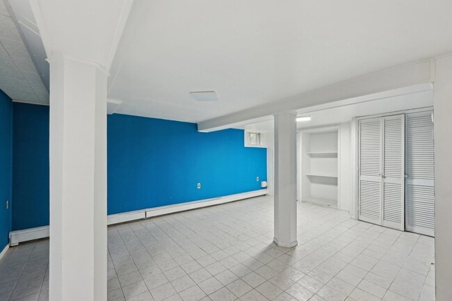 Building Photo - 48 Marinus St