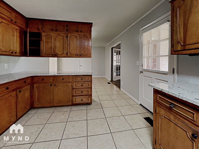 Building Photo - 1830 20th Ave