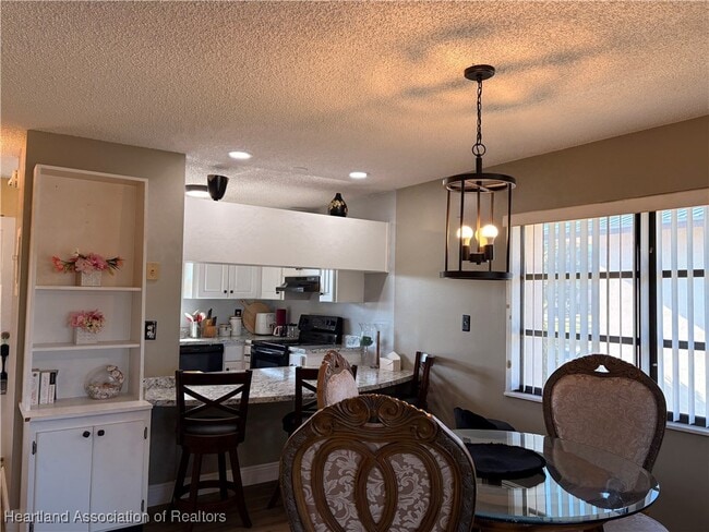 Building Photo - 106 Fairway Ct