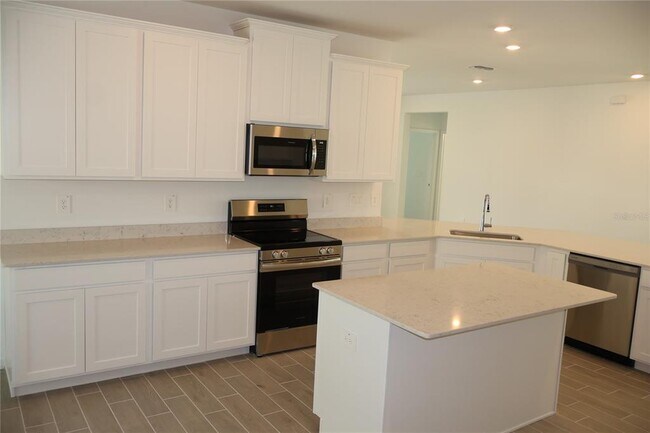 Building Photo - 3260 NE 40th Ln