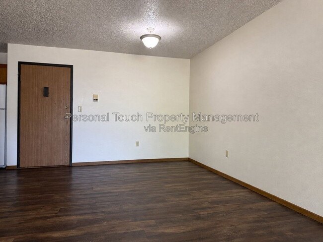 Building Photo - 1401 12th St E