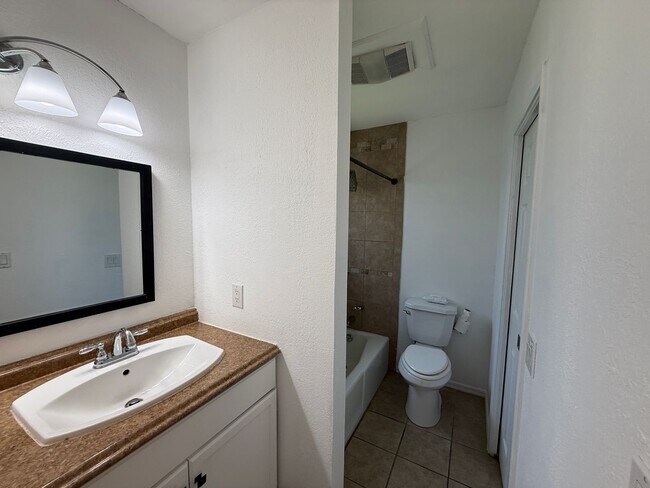 Building Photo - Three Bed 1 Bath Home in Broken Arrow with Shed