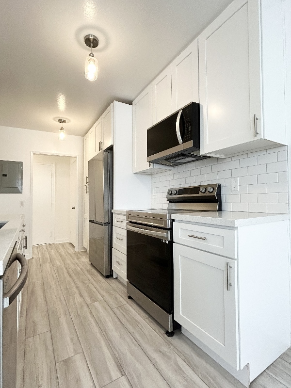 Building Photo - 1849 S Bentley Ave