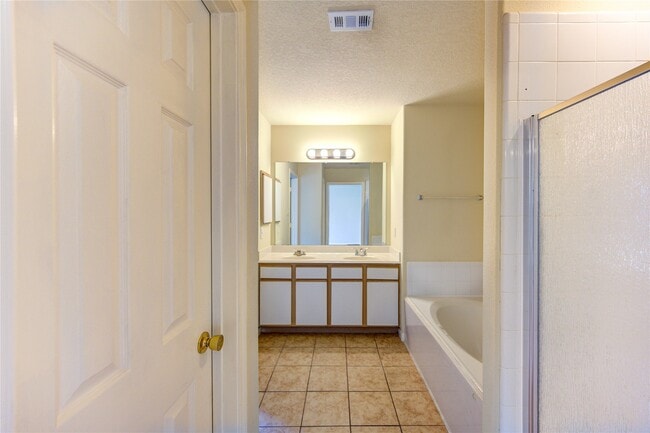 Building Photo - 19506 Lighthouse Scene Ln