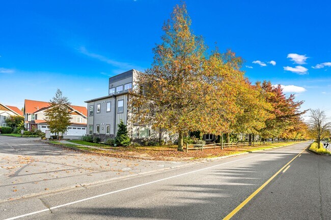 Building Photo - Beautiful Condo in Lynden