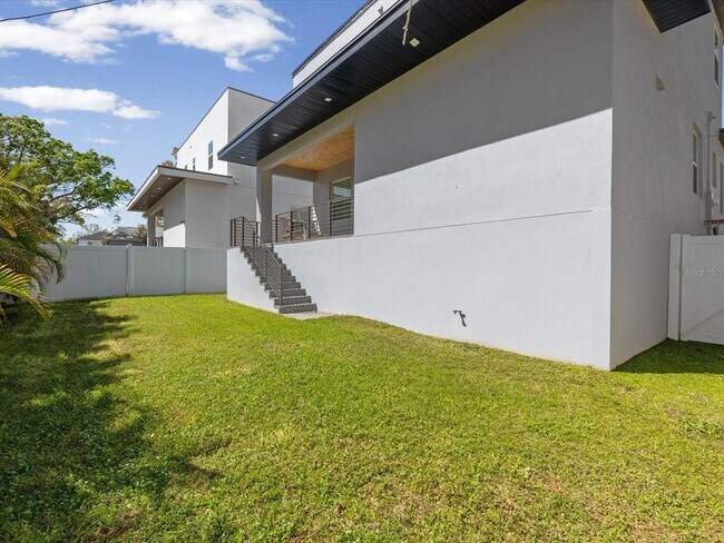 Building Photo - 5002 W Idaho St