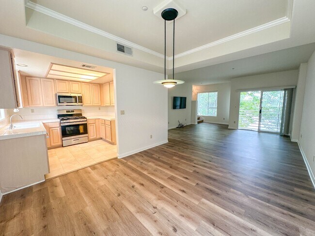 Building Photo - 2 Bedroom Townhome for Rent in Glendale.