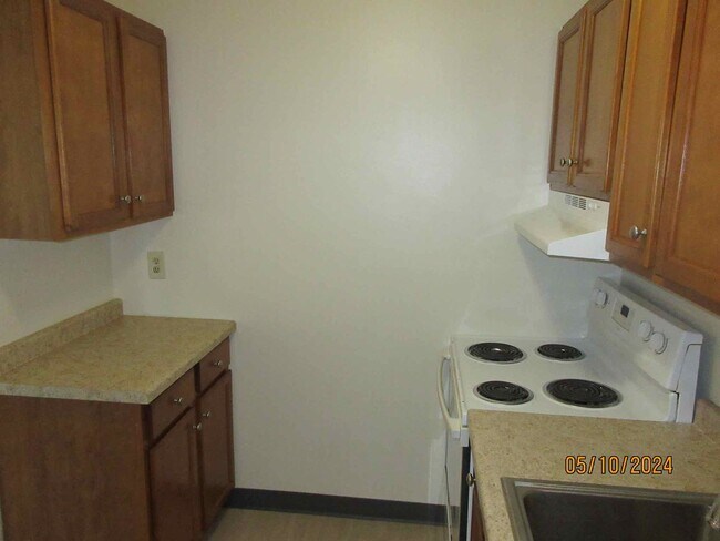 Building Photo - Upper 2 bedroom plus den in Germantown
