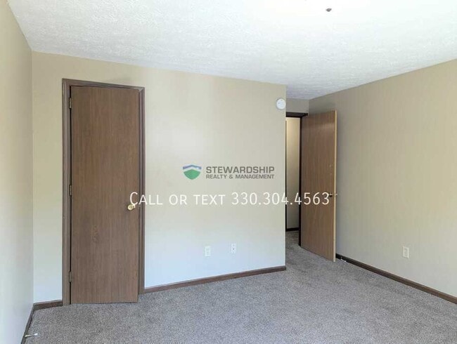 Building Photo - 165 Elm St NE