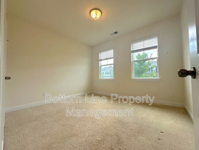 Building Photo - 4487 Fls Lk Dr S W