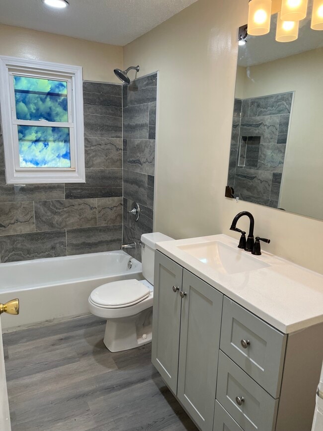 Building Photo - 4 Loveland Hill Rd