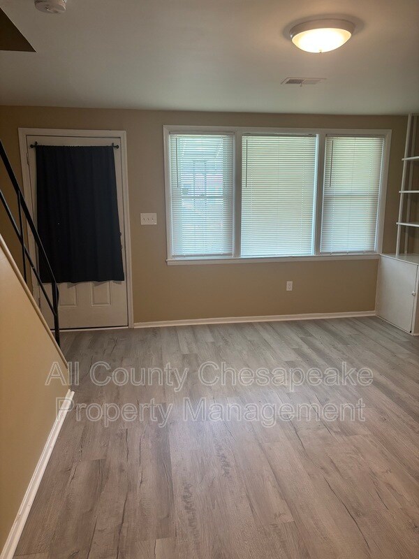 Building Photo - 2825 Eastshire Dr
