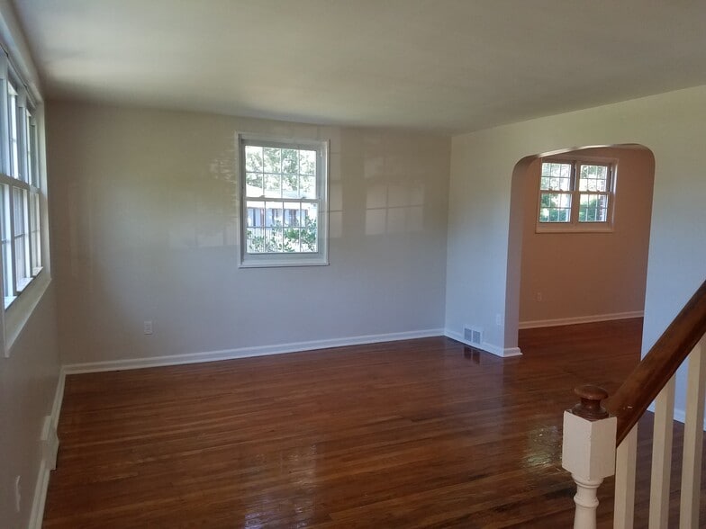 Living room - 603 Topsfield Rd