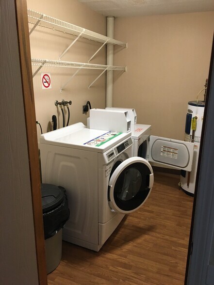 Building Photo - 450 Somerset Ave