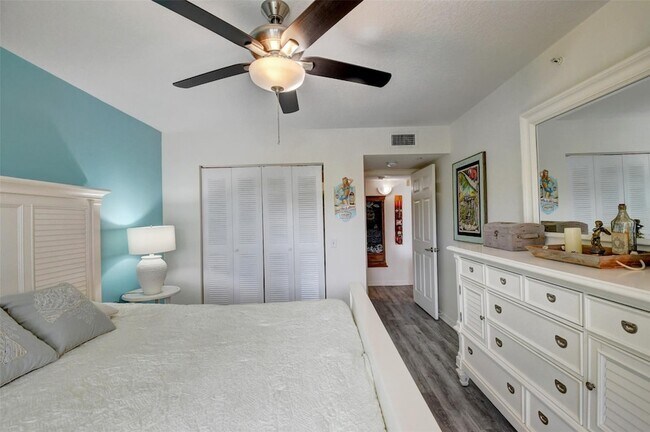 Building Photo - 704 Villa Cir