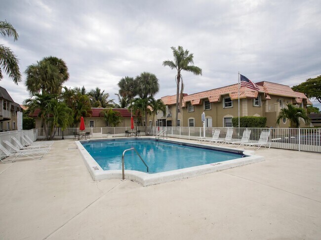 Building Photo - 495 SE 8th St