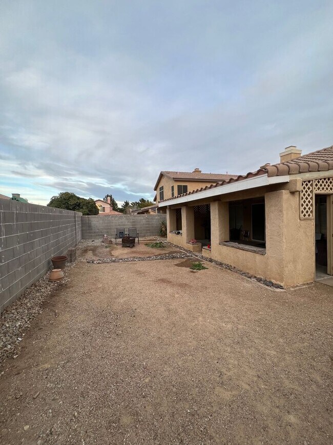 Building Photo - Single Story, Three Car Garage, Three Bedr...