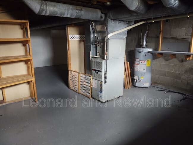 Building Photo - 584 Harding Rd