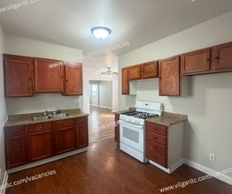 Building Photo - For rent - Spacious 3 Bed / 2 Bath Home