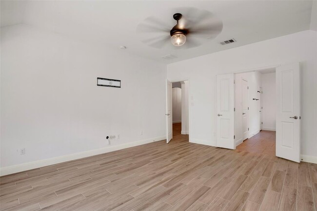 Building Photo - 9501 Bentley Garner Ln