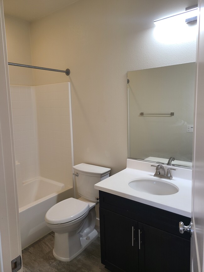 Bathroom 2 in bedroom - 8935 Promenade North Pl