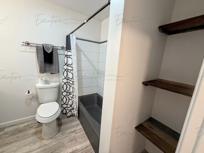 Building Photo - Available Now – Updated 3-Bed, 2-Bath Home in Iowa with Garage