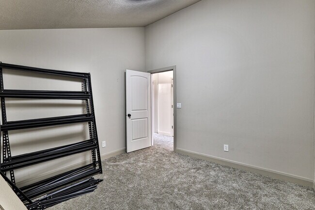 Building Photo - 2478 E Springs Dr