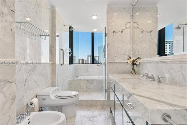 Building Photo - 17475 Collins Ave