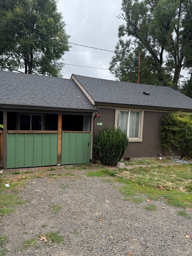 Building Photo - 2 Bedroom Apartment in Camellia Park