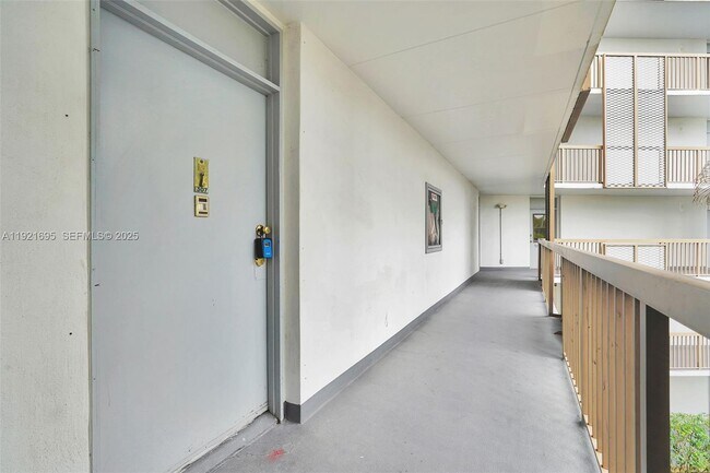 Building Photo - 3401 N Country Club Dr