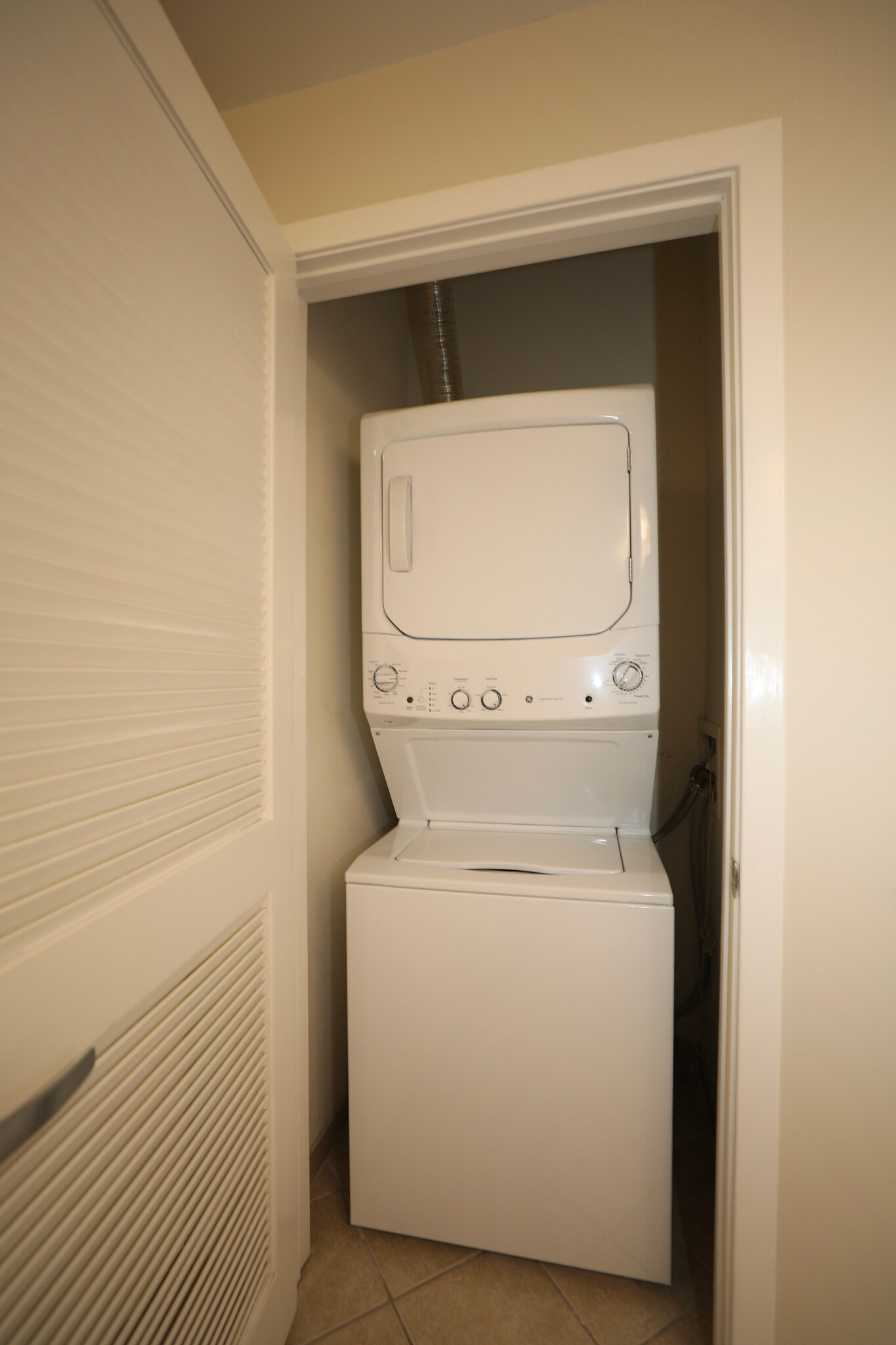 Building Photo - 1001 L St NW