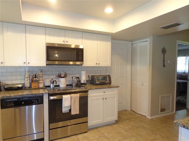 Building Photo - 2475 Wood Oak Dr
