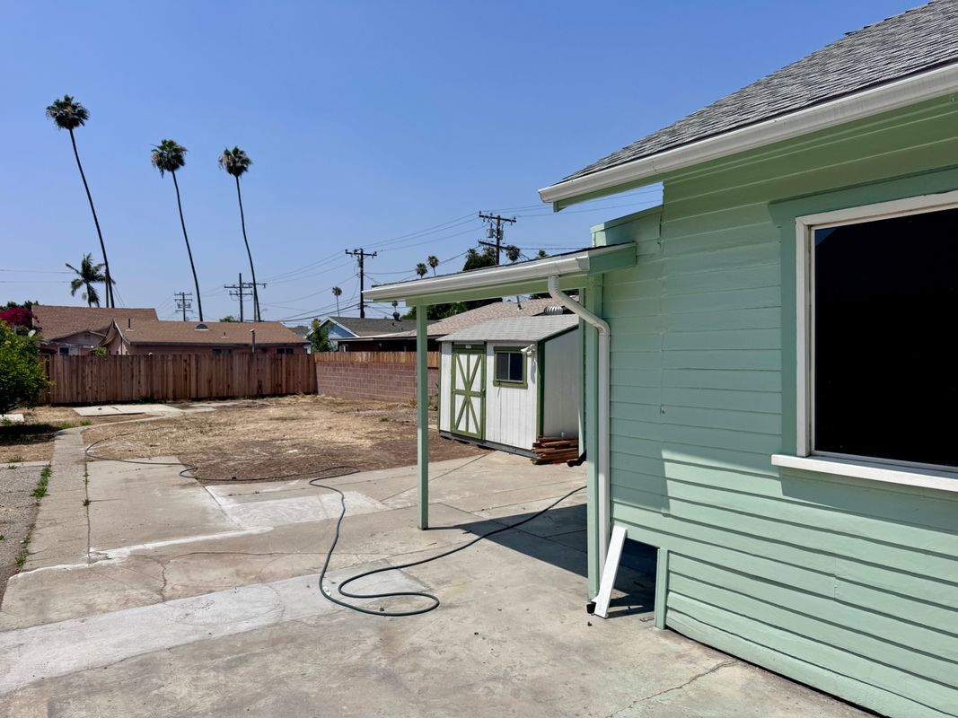Building Photo - 319 N Rowan Ave
