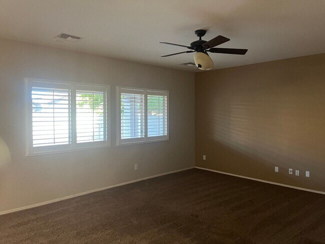 Building Photo - 16412 W Hope Dr