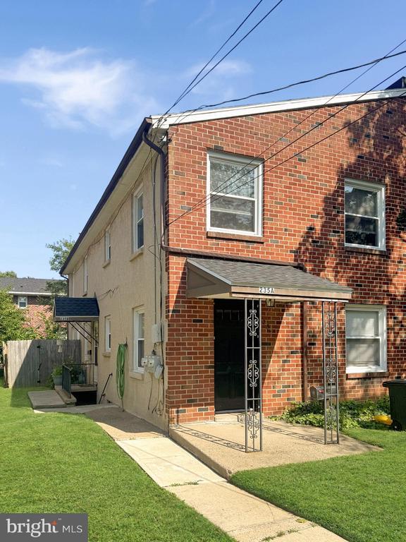 Primary Photo - 235 Roesch Ave
