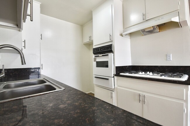 Building Photo - 12050 Tiara St