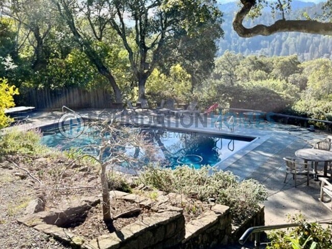 Building Photo - Beautiful Ross Cottage - Views - Pool - FOUNDATION