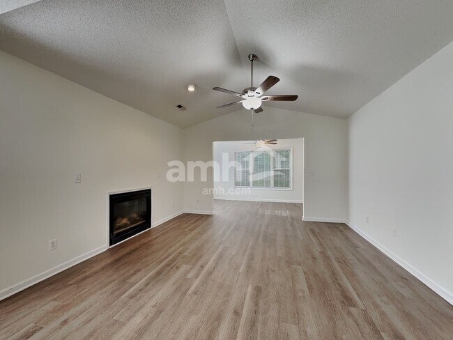 Building Photo - 5640 Regent Village Dr