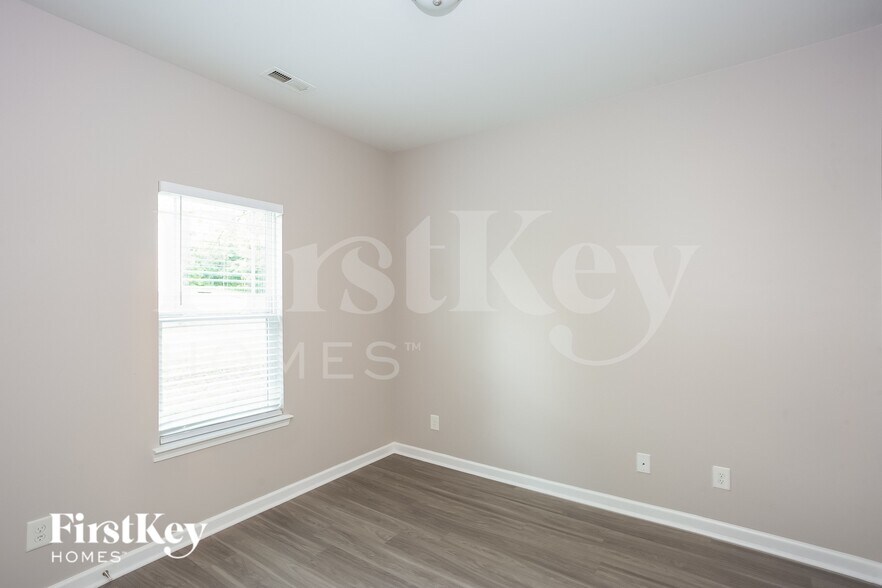 Building Photo - 161 Princess Ave SW