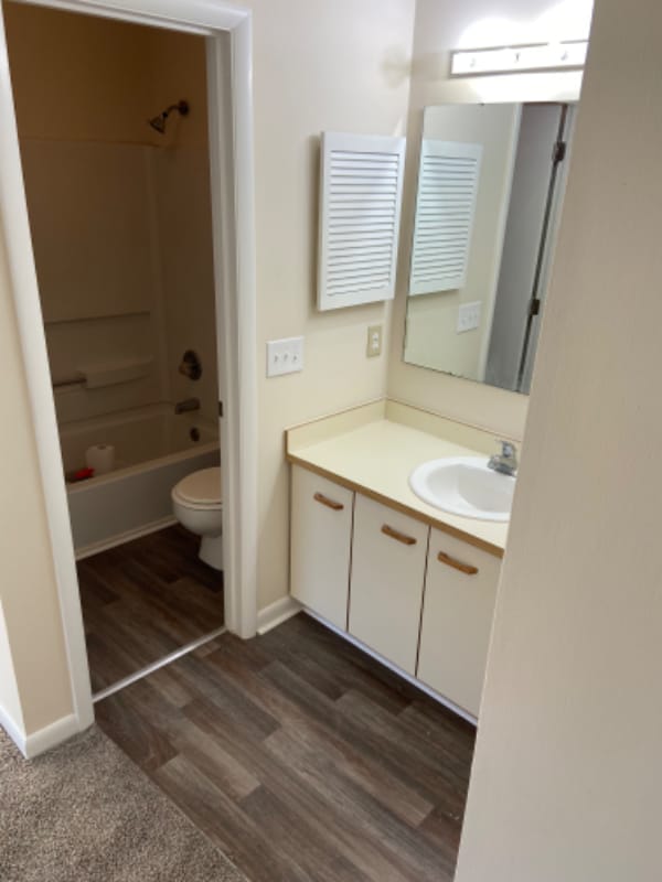 Building Photo - 6780 Willowbrook Dr